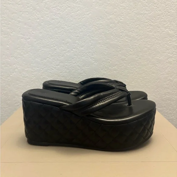 Chunky Platform Wedge Slip On Thong Sandals Black Quilted Women’s 8 - Picture 3 of 13